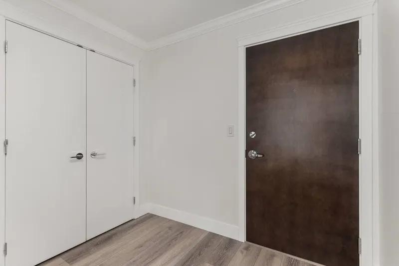 704 125 MILROSS AVENUE - photo 4 of 25