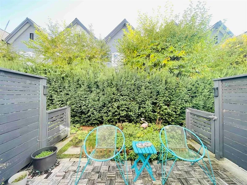 35 6868 BURLINGTON AVENUE - photo 2 of 25