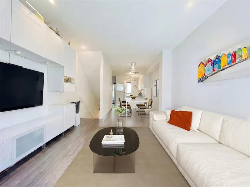 35 6868 BURLINGTON AVENUE - photo 3 of 25