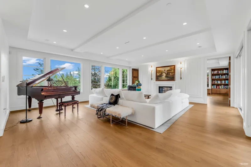 565 ROBIN HOOD ROAD - photo 4 of 25