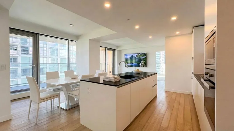 3007 1480 HOWE STREET - photo 2 of 25