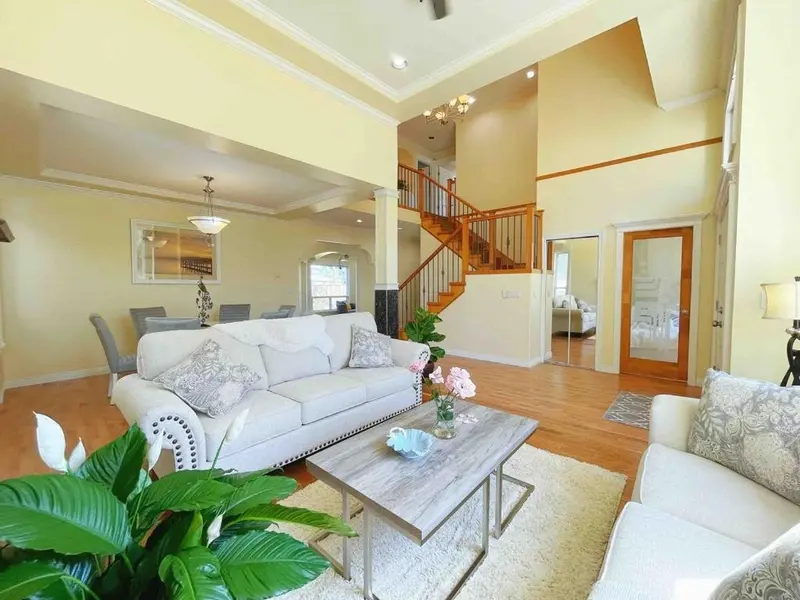 6194 175A STREET - photo 2 of 20