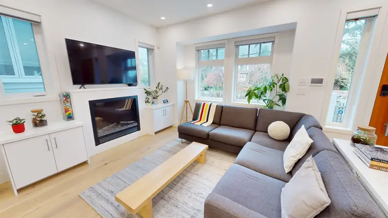 1260 E 14TH AVENUE - photo 2 of 21