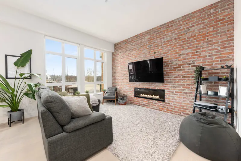 303 300 SALTER STREET - photo 2 of 25