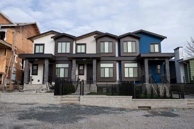 103 1149 DANSEY AVENUE - photo 1 of 25