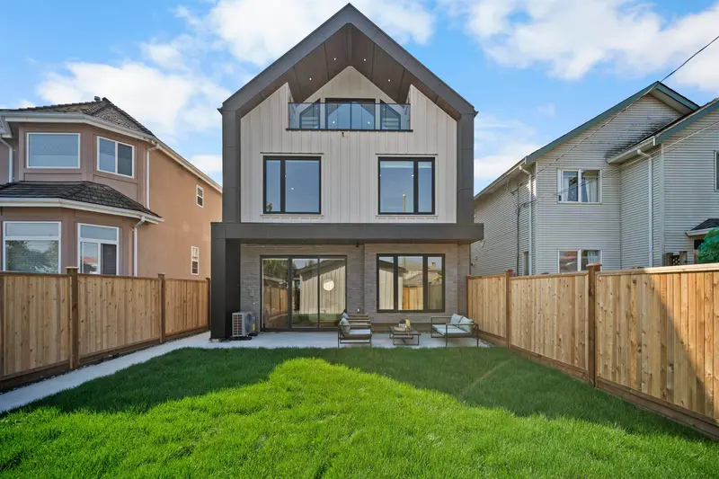 2 3563 E 25TH AVENUE - photo 2 of 25