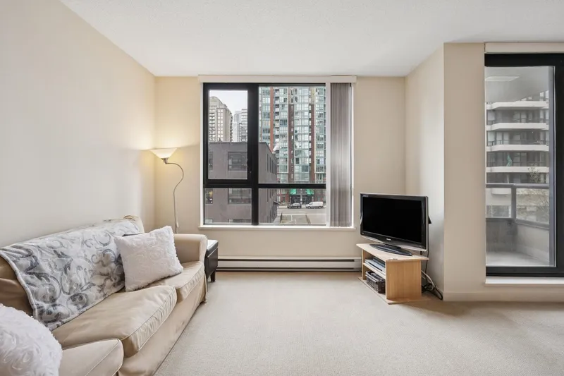 502 977 MAINLAND STREET - photo 2 of 14