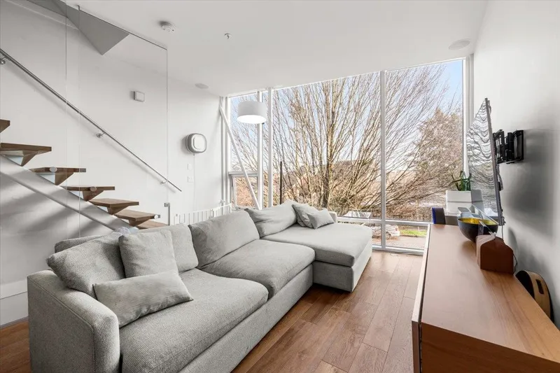 3485 VICTORIA DRIVE - photo 2 of 25