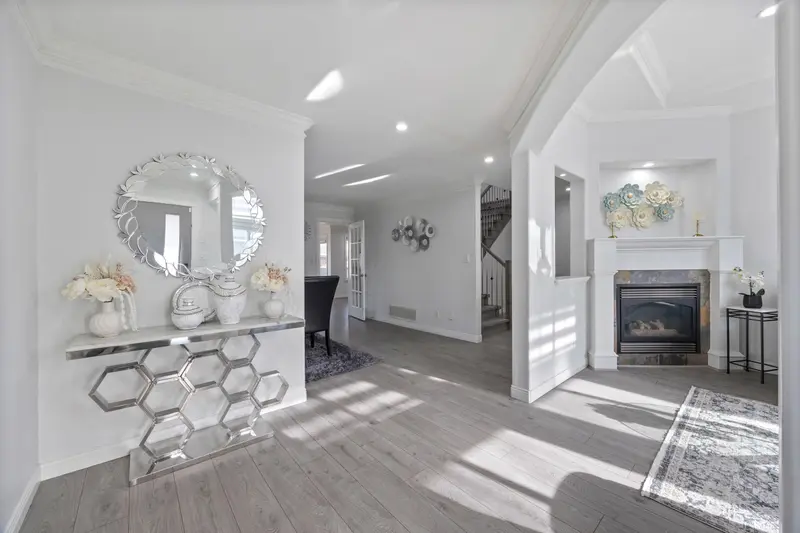 7801 146A STREET - photo 3 of 25