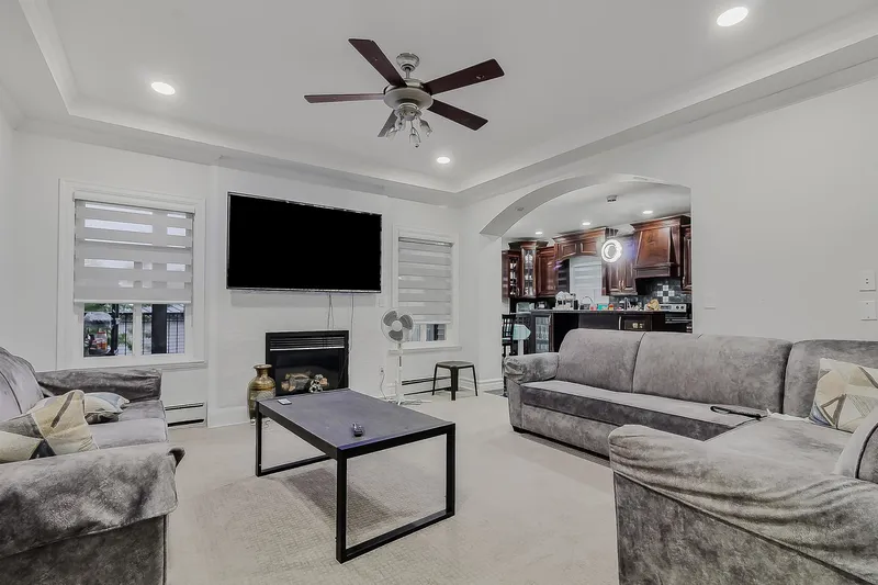 6842 131 STREET - photo 4 of 25