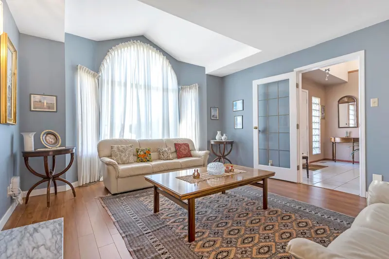 1859 WALNUT CRESCENT - photo 4 of 25