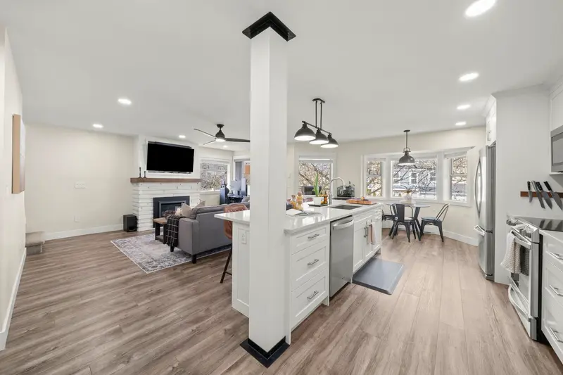 201 5464 201A STREET - photo 4 of 25