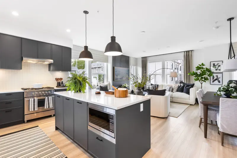 43 7918 204B STREET - photo 2 of 25