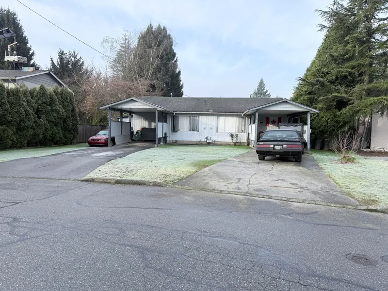 3537-3539 HANDLEY CRESCENT - photo 2 of 10