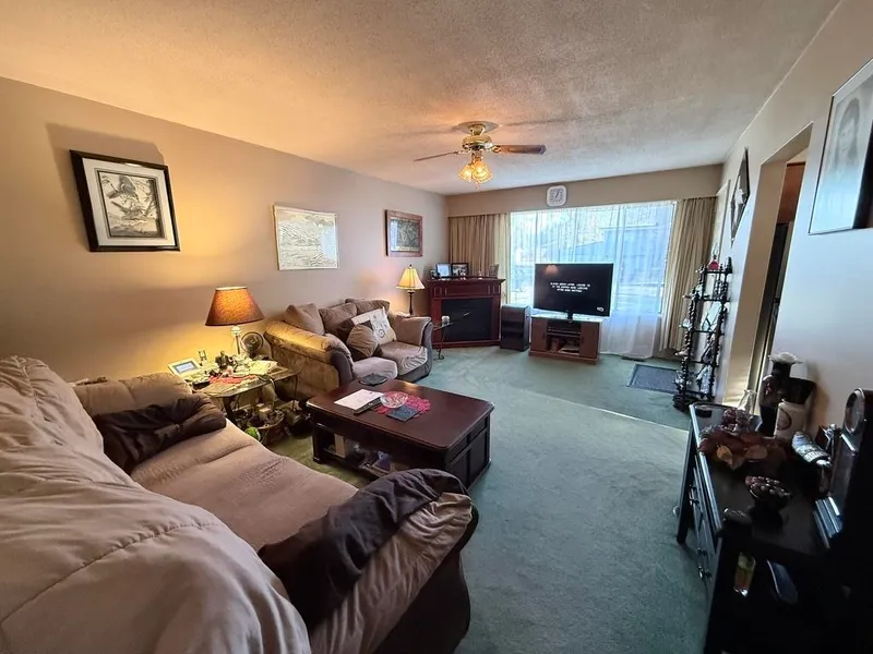 3537-3539 HANDLEY CRESCENT - photo 3 of 10