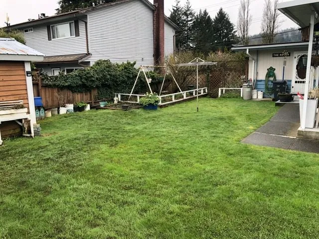 650 CLARKE ROAD - photo 3 of 8