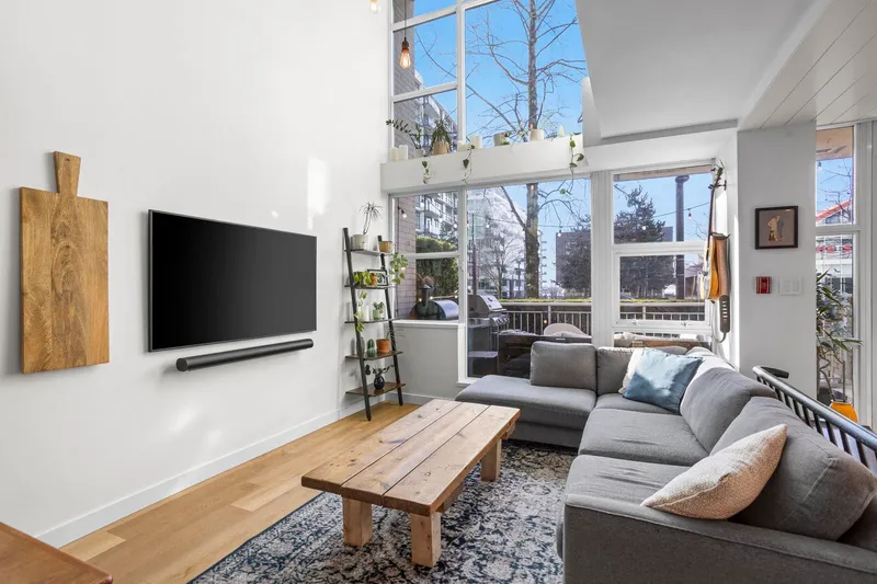 TH2 168 E ESPLANADE AVENUE - photo 1 of 25