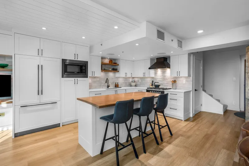 TH2 168 E ESPLANADE AVENUE - photo 2 of 25