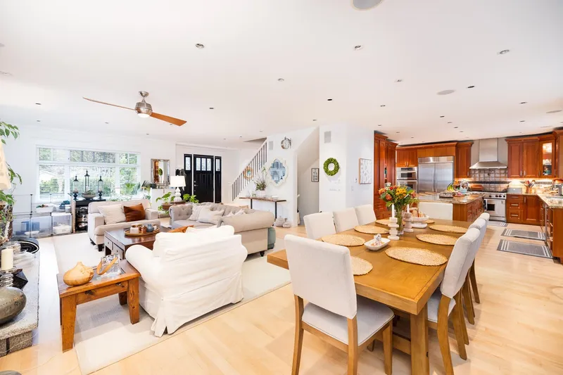 1232 HARRIS AVENUE - photo 4 of 25