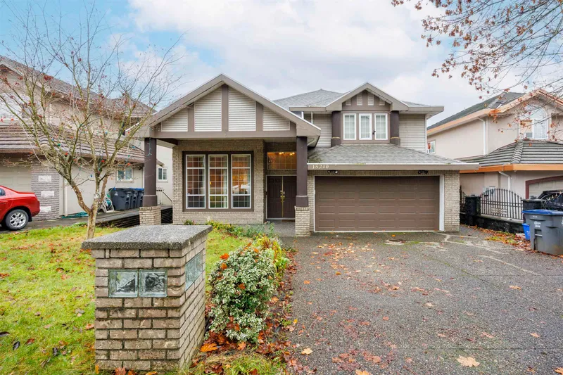 15210 82 AVENUE - photo 1 of 25