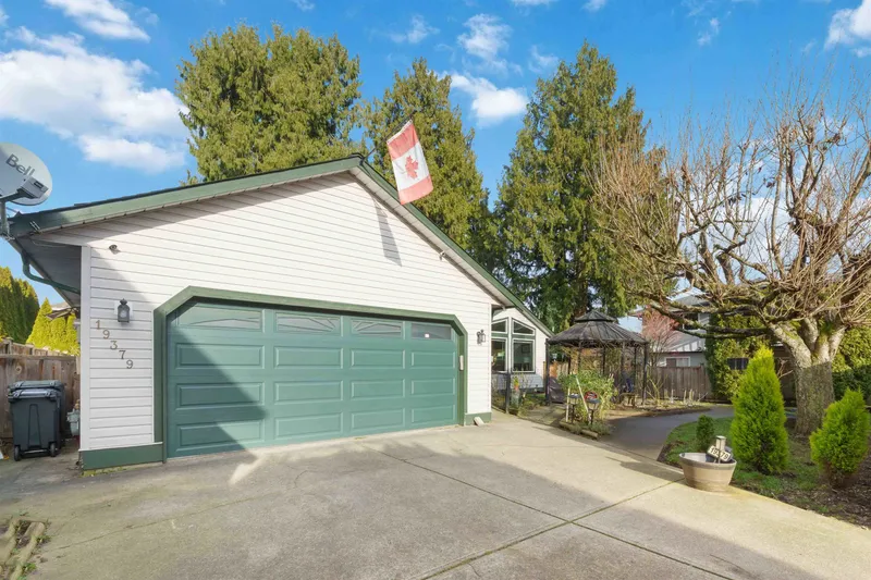 19379 CUSICK CRESCENT - photo 1 of 25