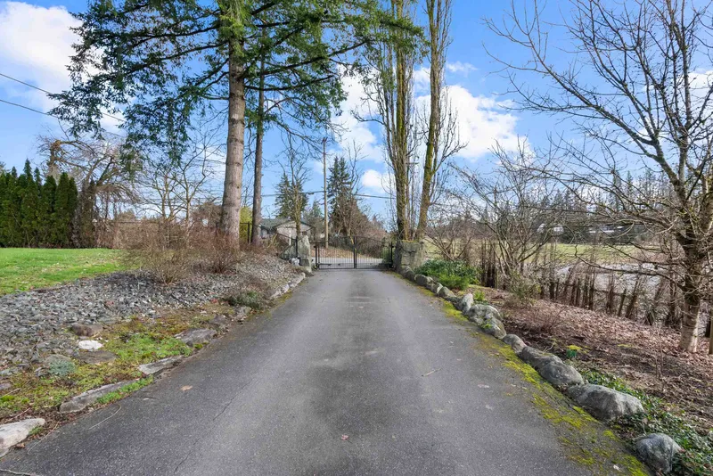 9729 216 STREET - photo 4 of 25