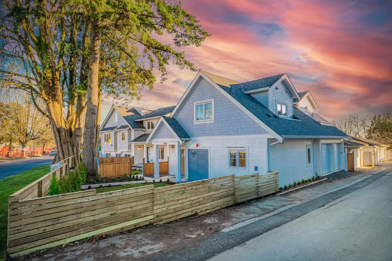 972 PARK DRIVE - photo 3 of 25