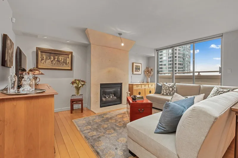 1404 819 HAMILTON STREET - photo 3 of 25