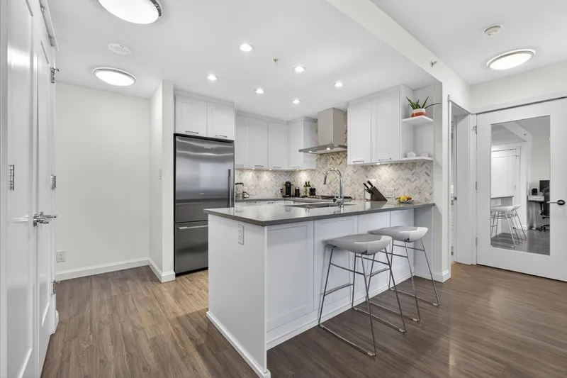 2101 520 COMO LAKE AVENUE - photo 3 of 25