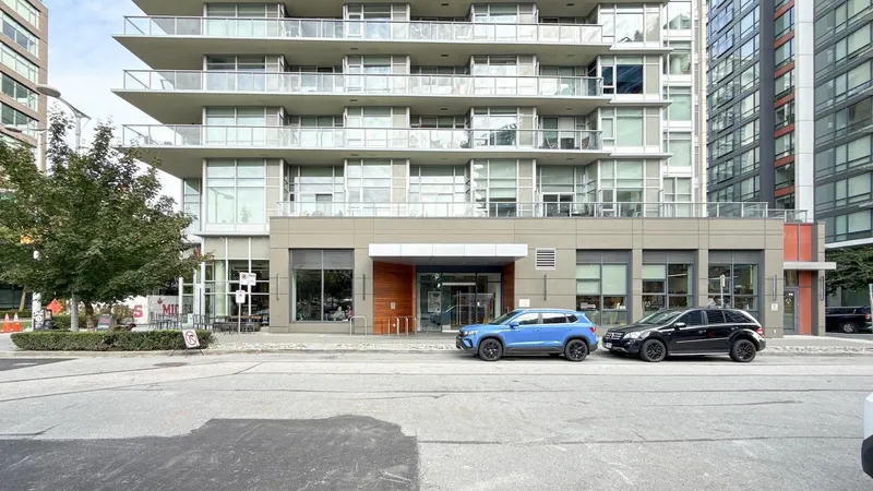 1210 1708 COLUMBIA STREET - photo 2 of 11