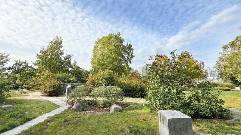 1210 1708 COLUMBIA STREET - photo 3 of 11