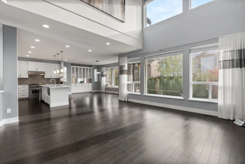 16726 18 AVENUE - photo 4 of 25