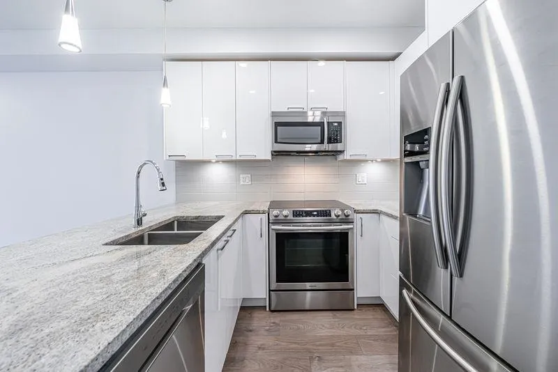 401 20696 EASTLEIGH CRESCENT - photo 2 of 14