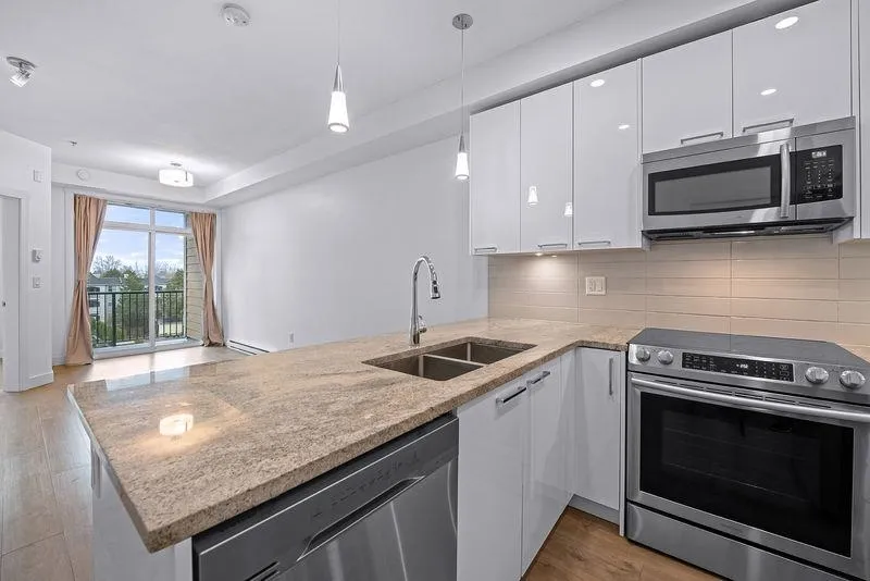 401 20696 EASTLEIGH CRESCENT - photo 3 of 14