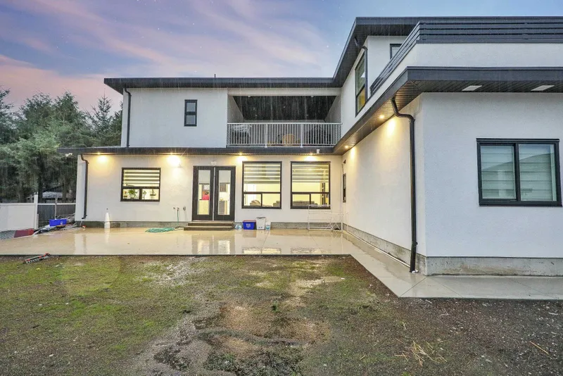 14840 89 AVENUE - photo 4 of 25