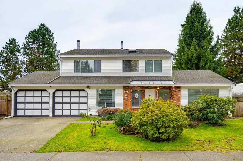 15618 93 AVENUE - photo 2 of 25