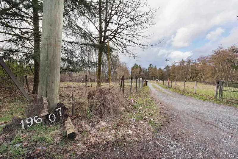 19607 80 AVENUE - photo 2 of 16