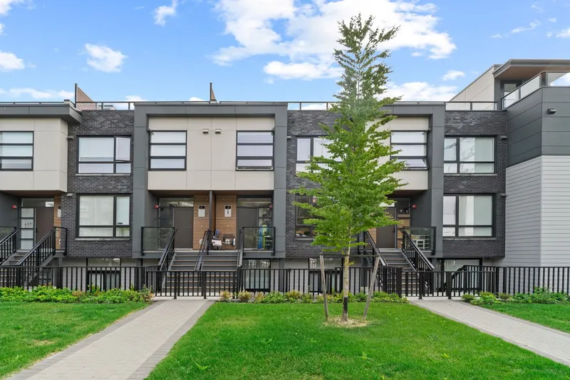 114 6085 IRMIN STREET - photo 2 of 25