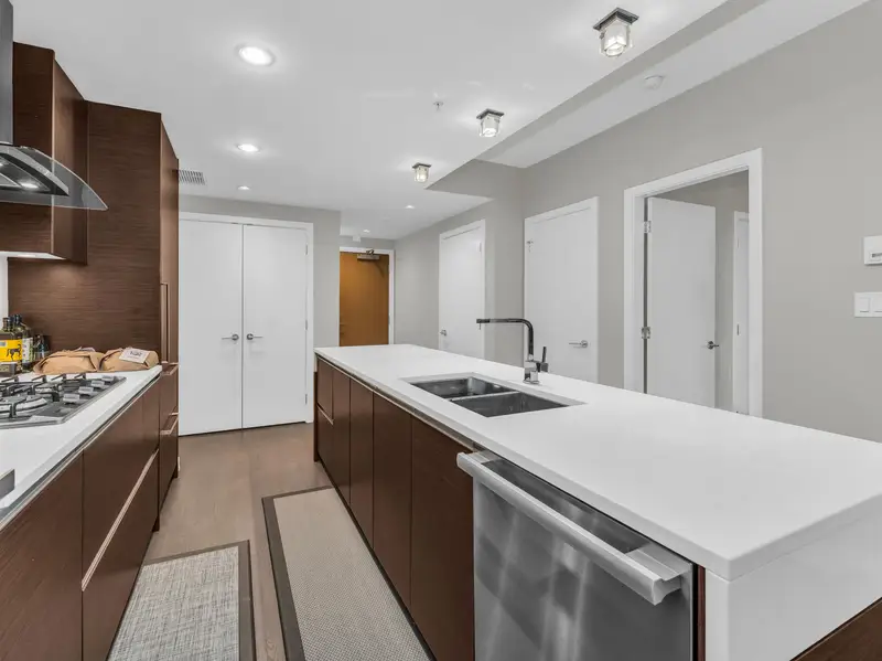 511 508 W 29TH AVENUE - photo 4 of 25