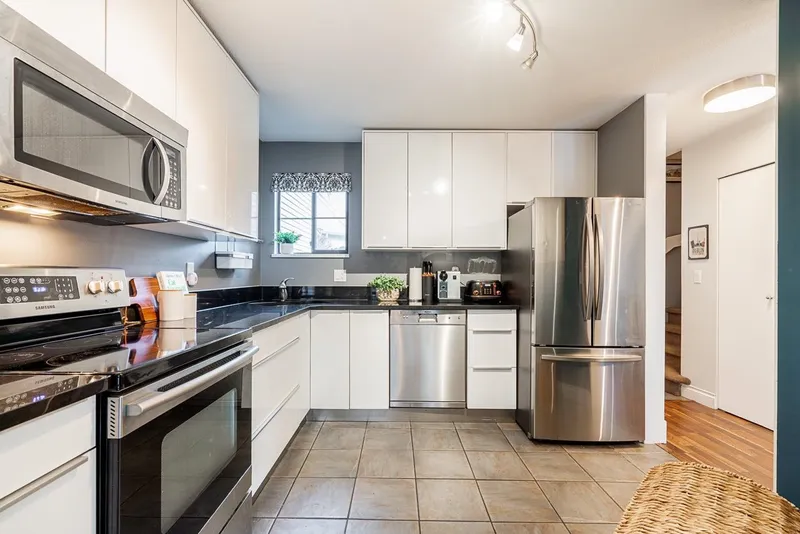 29 98 BEGIN STREET - photo 1 of 25