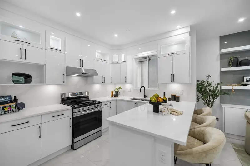 2174 E 46TH AVENUE - photo 3 of 24