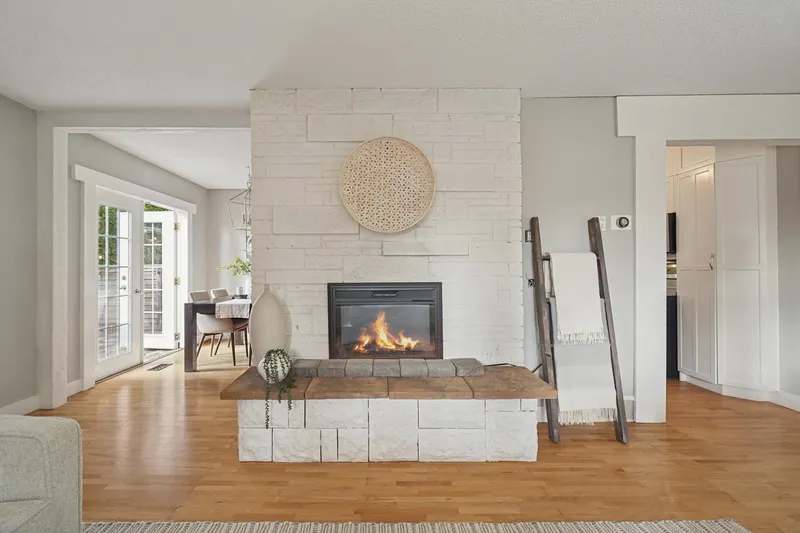 12469 23 AVENUE - photo 4 of 25