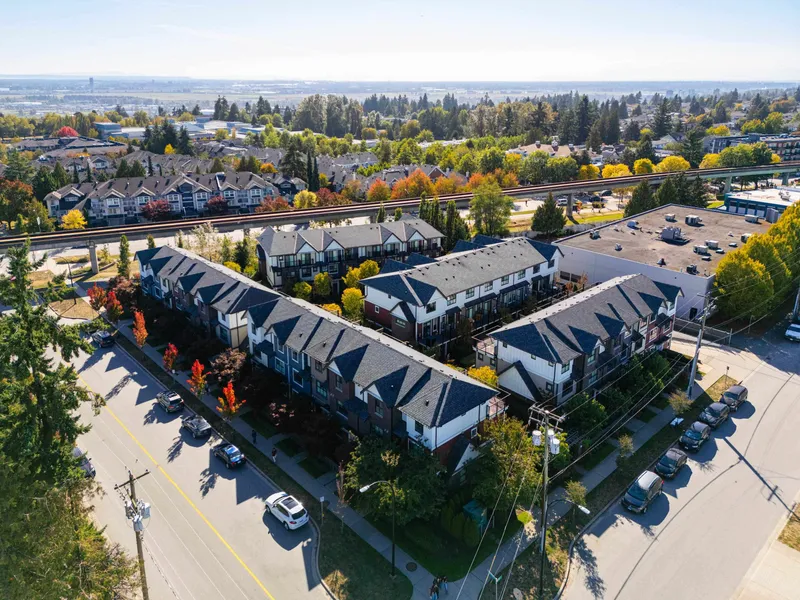 17 7039 MACPHERSON AVENUE - photo 3 of 25