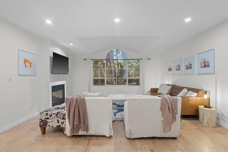 31 DEERWOOD PLACE - photo 3 of 25