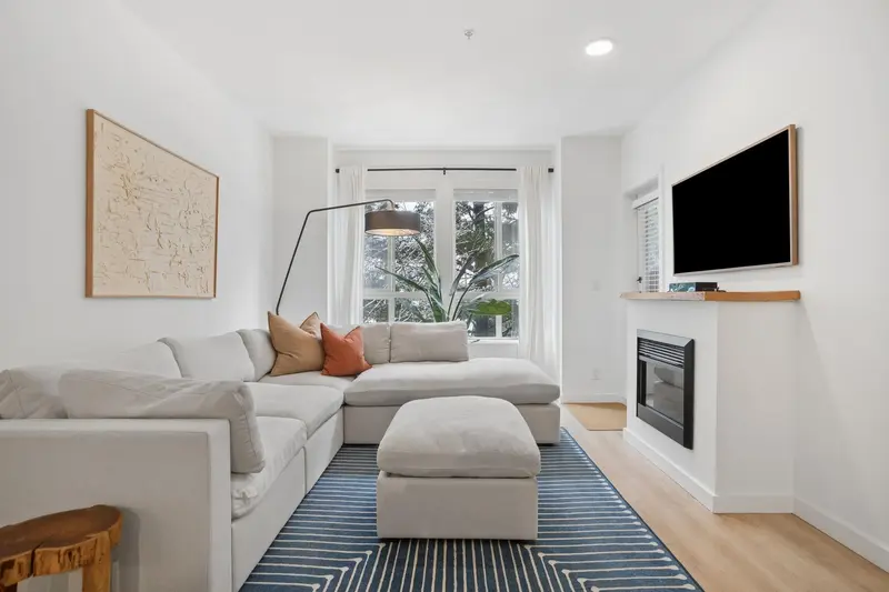 211 225 FRANCIS WAY - photo 3 of 25