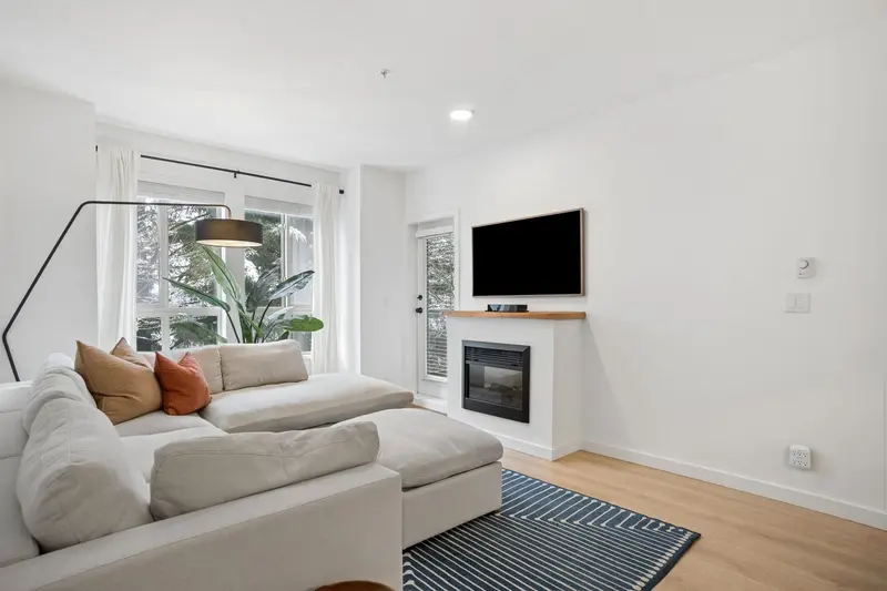 211 225 FRANCIS WAY - photo 4 of 25