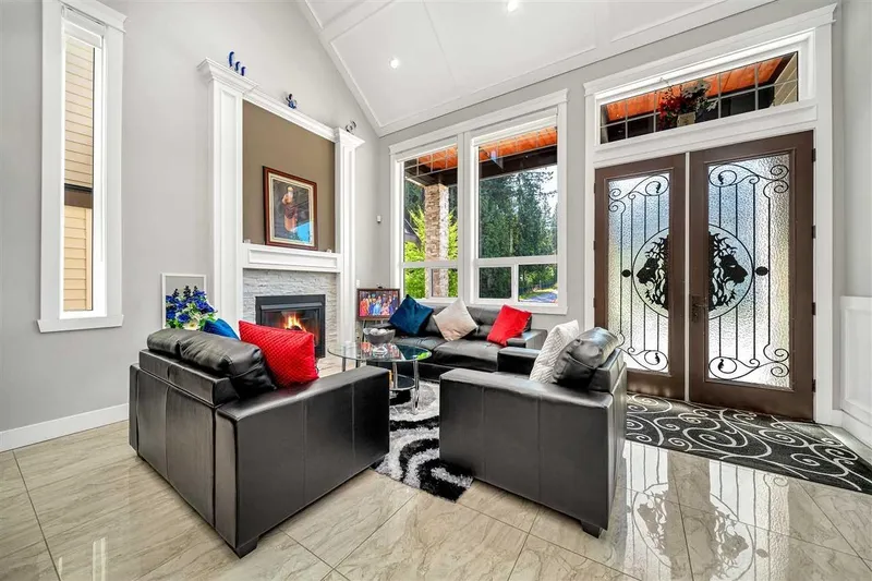 13837 60A AVENUE - photo 3 of 25