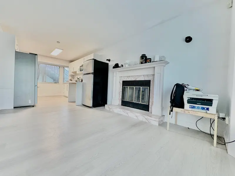 13346 92 AVENUE - photo 3 of 25