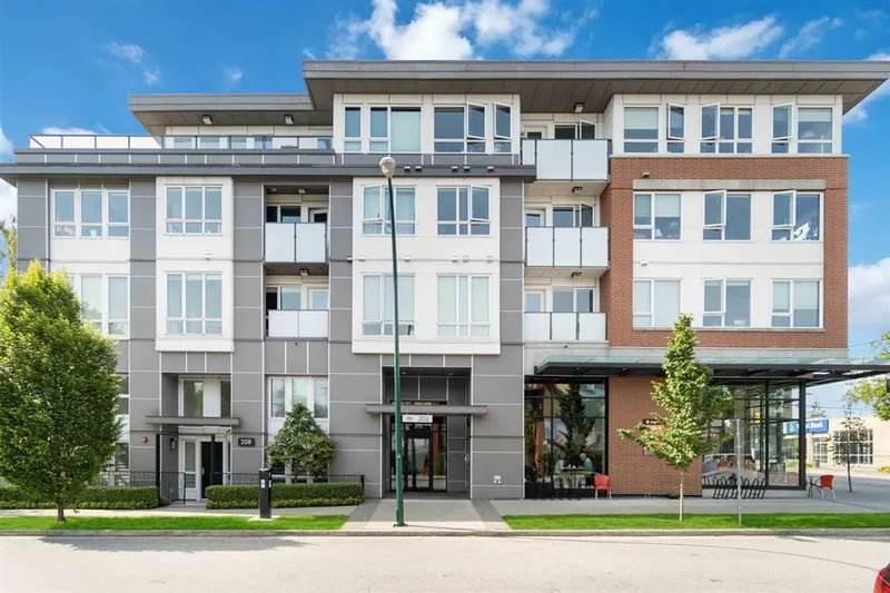 306 202 E 24TH AVENUE - photo 1 of 23