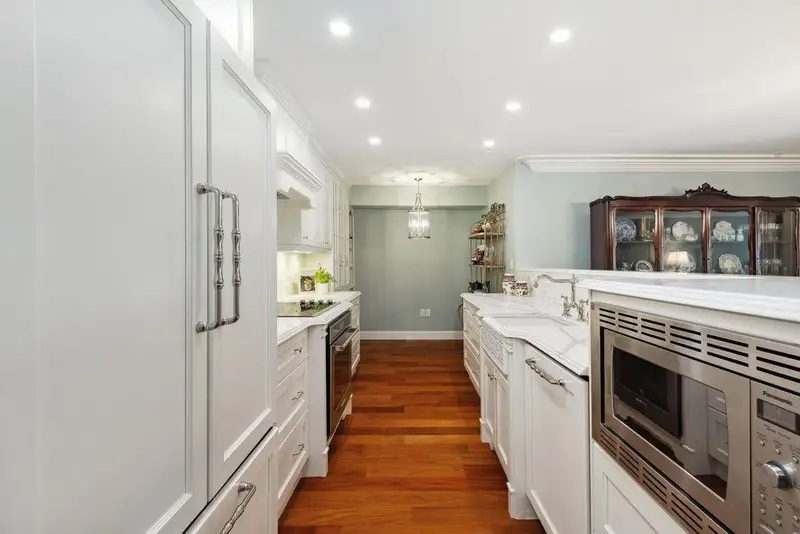 220 15210 PACIFIC AVENUE - photo 4 of 25